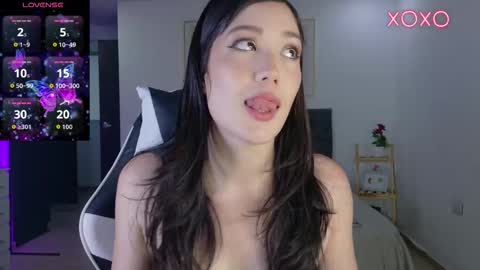 eliiih_ online show from November 28, 2025, 10:23 pm