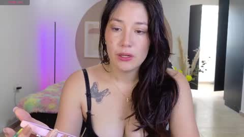 eliiih_ online show from June 10, 2026, 6:07 pm