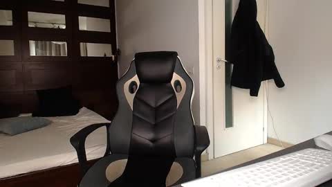 ElijahThorne online show from February 20, 2026, 8:05 am