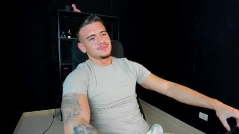 Snapshot of elijahthorne chatting on April 15, 2026, 6:42 am ElijahThorne online show from April 15, 2026, 6:42 am