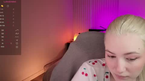 Snapshot of elina_nortas chatting on May 6, 2026, 5:25 am Elina online show from May 6, 2026, 5:25 am