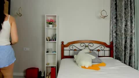 CutieJune online show from May 24, 2026, 4:01 pm