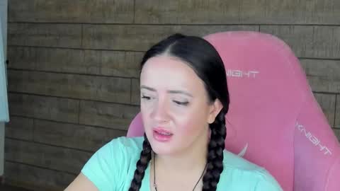 Snapshot of elinabellucci chatting on January 15, 2026, 5:12 am ElinaBellucci online show from January 15, 2026, 5:12 am