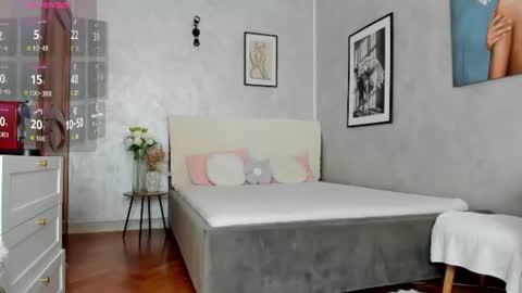 Snapshot of elinamoon_ chatting on June 23, 2026, 10:57 am Elina online show from June 23, 2026, 10:57 am