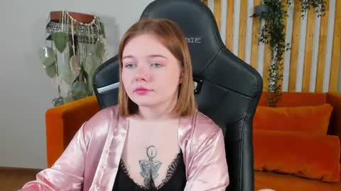 Snapshot of elinavale chatting on July 17, 2026, 5:14 am elinavale online show from July 17, 2026, 5:14 am