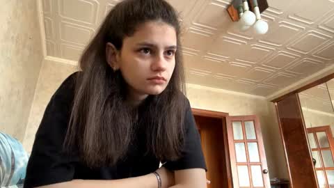 Lola online show from November 24, 2025, 6:24 am