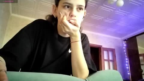 Lola online show from November 26, 2025, 6:03 am