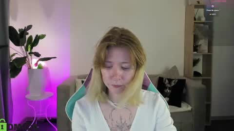 Snapshot of elira_vane chatting on August 6, 2026, 7:16 pm Elira Vane online show from August 6, 2026, 7:16 pm