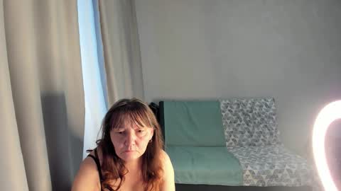 Elis online show from December 18, 2025, 1:55 am