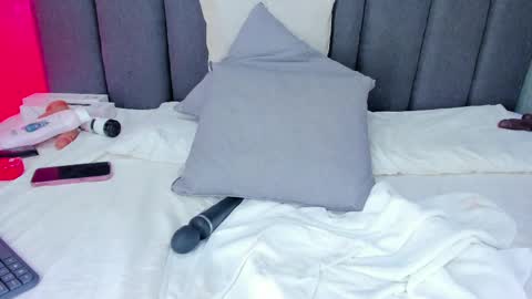 Elisa online show from March 12, 2025, 10:39 pm