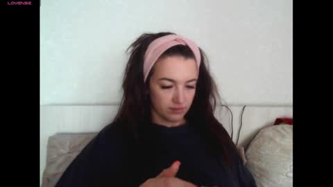 elisa_dove208 online show from October 7, 2025, 3:47 am