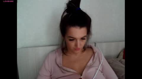 elisa_dove208 online show from October 15, 2025, 5:18 am