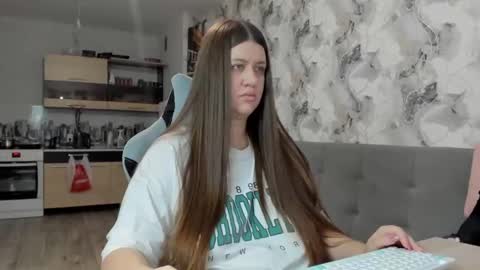 Aletta Oushen online show from December 2, 2025, 12:54 pm