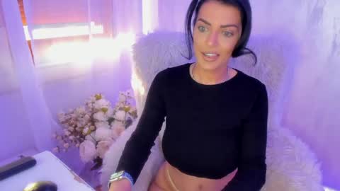 Snapshot of elisabaxter chatting on April 20, 2026, 4:15 am Maria online show from April 20, 2026, 4:15 am