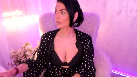 Snapshot of elisabaxter chatting on April 27, 2026, 4:10 am Maria online show from April 27, 2026, 4:10 am