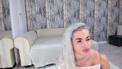 elisabeth_jason online show from November 6, 2025, 4:35 am