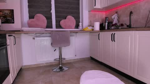 elisabeth_jason online show from June 2, 2026, 4:14 am