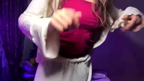 Elin online show from April 13, 2026, 6:46 pm