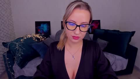 Elisabeth online show from March 12, 2025, 3:51 pm