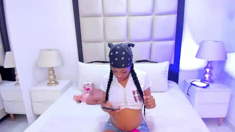 elisabettamonroy online show from October 29, 2025, 4:42 pm