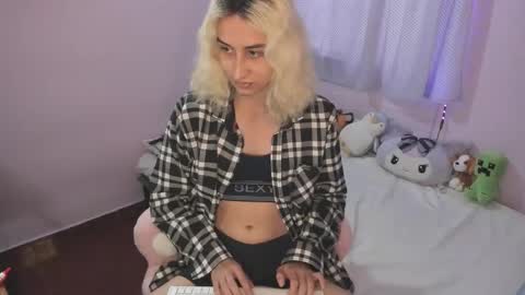 Snapshot of elisdarling chatting on February 17, 2026, 9:21 pm elisdarling online show from February 17, 2026, 9:21 pm