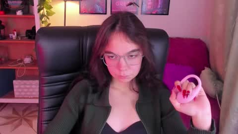 Elise online show from October 14, 2025, 4:41 pm