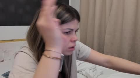 Elly online show from March 17, 2026, 8:34 pm