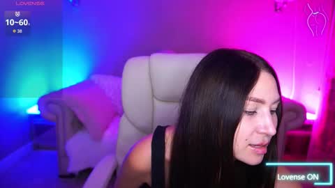 elisevelour online show from October 24, 2025, 12:45 pm