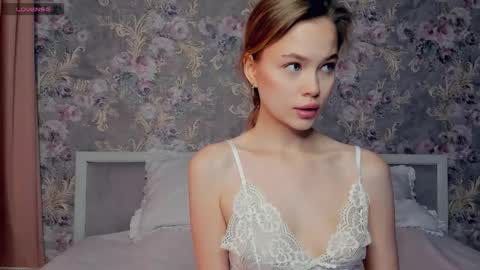 Ella online show from October 22, 2025, 6:35 am