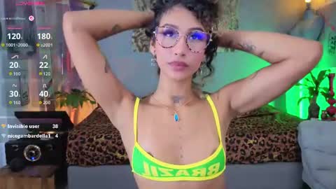 Snapshot of elissecinnamon_ chatting on July 30, 2026, 2:21 am Elissecinnamon online show from July 30, 2026, 2:21 am