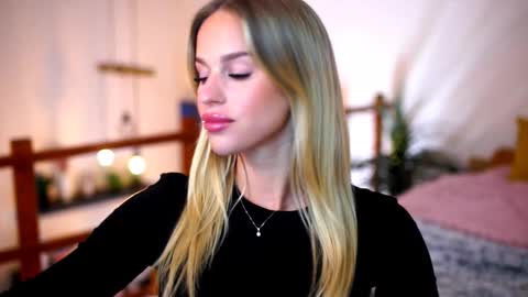 Sunflower  online show from November 19, 2025, 5:24 pm