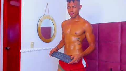 Snapshot of elite__models chatting on June 10, 2026, 5:45 pm Valentino Konny y Jhon online show from June 10, 2026, 5:45 pm