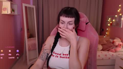 Ari online show from December 1, 2025, 7:57 am