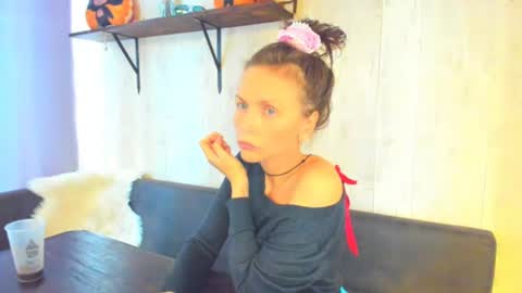 Elizabethangel online show from July 26, 2026, 11:28 am