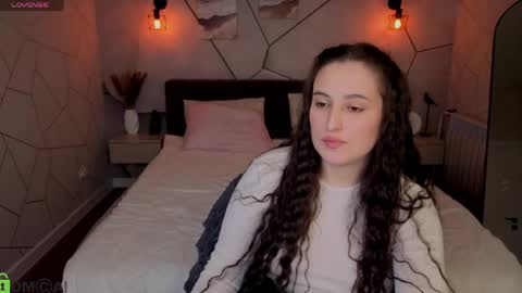 Snapshot of elizabet_collins chatting on April 23, 2026, 12:29 pm Elizabet online show from April 23, 2026, 12:29 pm