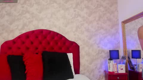 Elizabet Taylor online show from December 2, 2025, 10:42 am