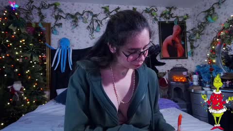 Elizabeth online show from December 23, 2024, 8:25 pm