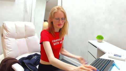 Snapshot of elizabeth_harpper chatting on March 5, 2025, 3:07 pm Elizabeth online show from March 5, 2025, 3:07 pm