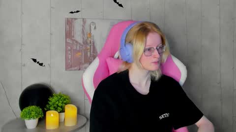 Elizabeth online show from November 4, 2025, 1:05 am