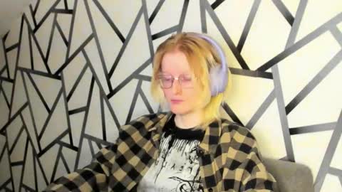 Elizabeth online show from November 7, 2025, 1:27 am