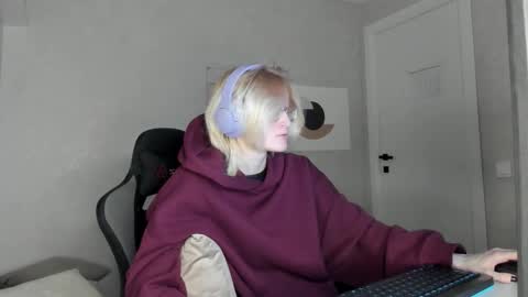 Elizabeth online show from November 10, 2025, 1:15 am