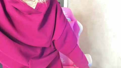 Elizabeth online show from December 1, 2025, 12:59 am