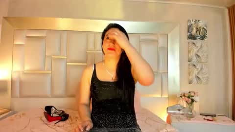 elizabth online show from November 28, 2025, 10:45 pm