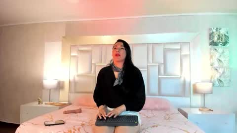 elizabth online show from November 29, 2025, 7:39 pm