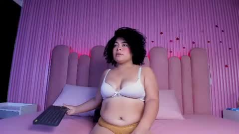 elizabethbloomm online show from June 18, 2026, 3:40 am