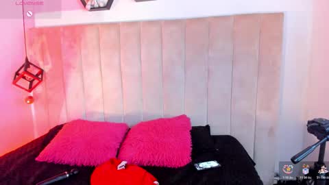 Lucia Vonne online show from December 16, 2025, 1:16 pm