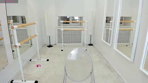 elizabethmad online show from September 10, 2025, 9:37 pm