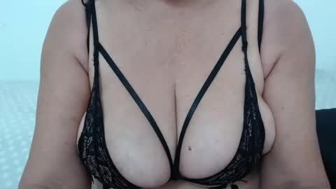 ElizabethMiler online show from July 28, 2026, 3:43 pm