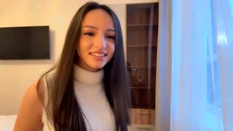 Mia online show from December 22, 2025, 12:02 pm