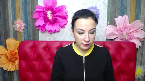 ElizabethSho online show from October 18, 2025, 5:35 pm